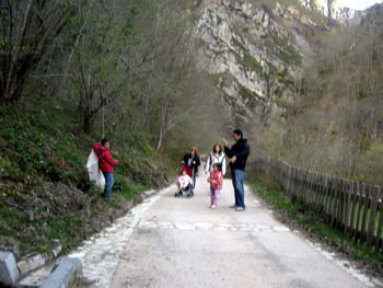 Senda del río Alba para niños.