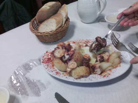 Ración de pulpo con cachelos (Cancienes-Corvera-Asturias)